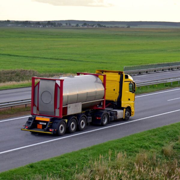 Liquid supply vehicle